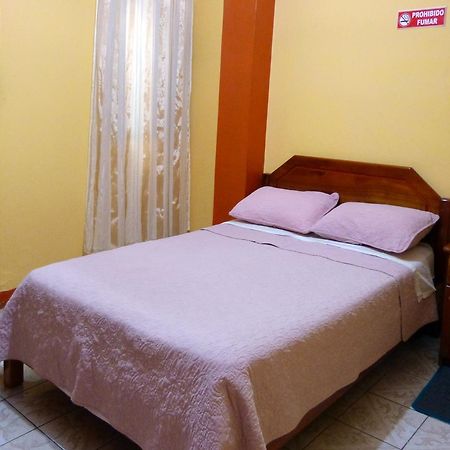 Hostal Leon Dormido Puerto Baquerizo Moreno Buitenkant foto