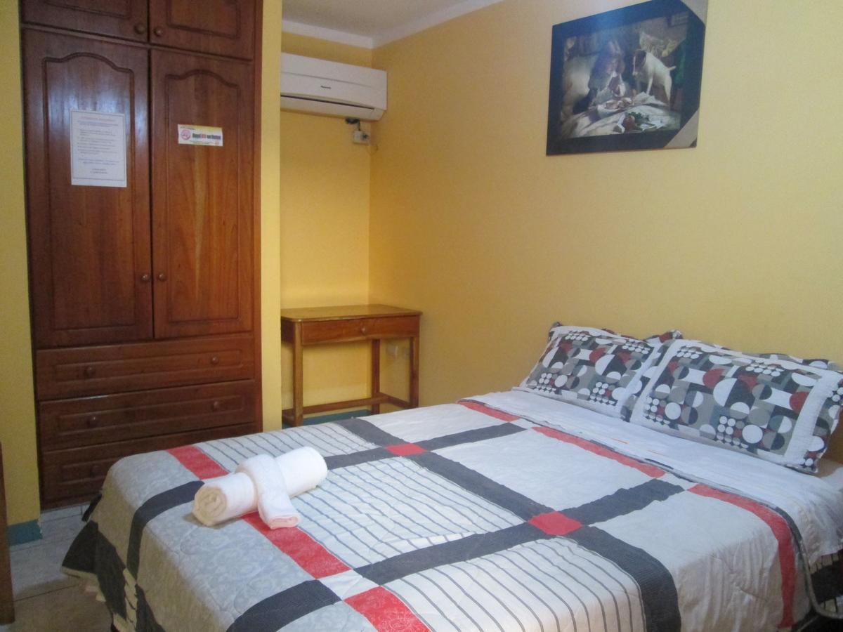 Hostal Leon Dormido Puerto Baquerizo Moreno Buitenkant foto