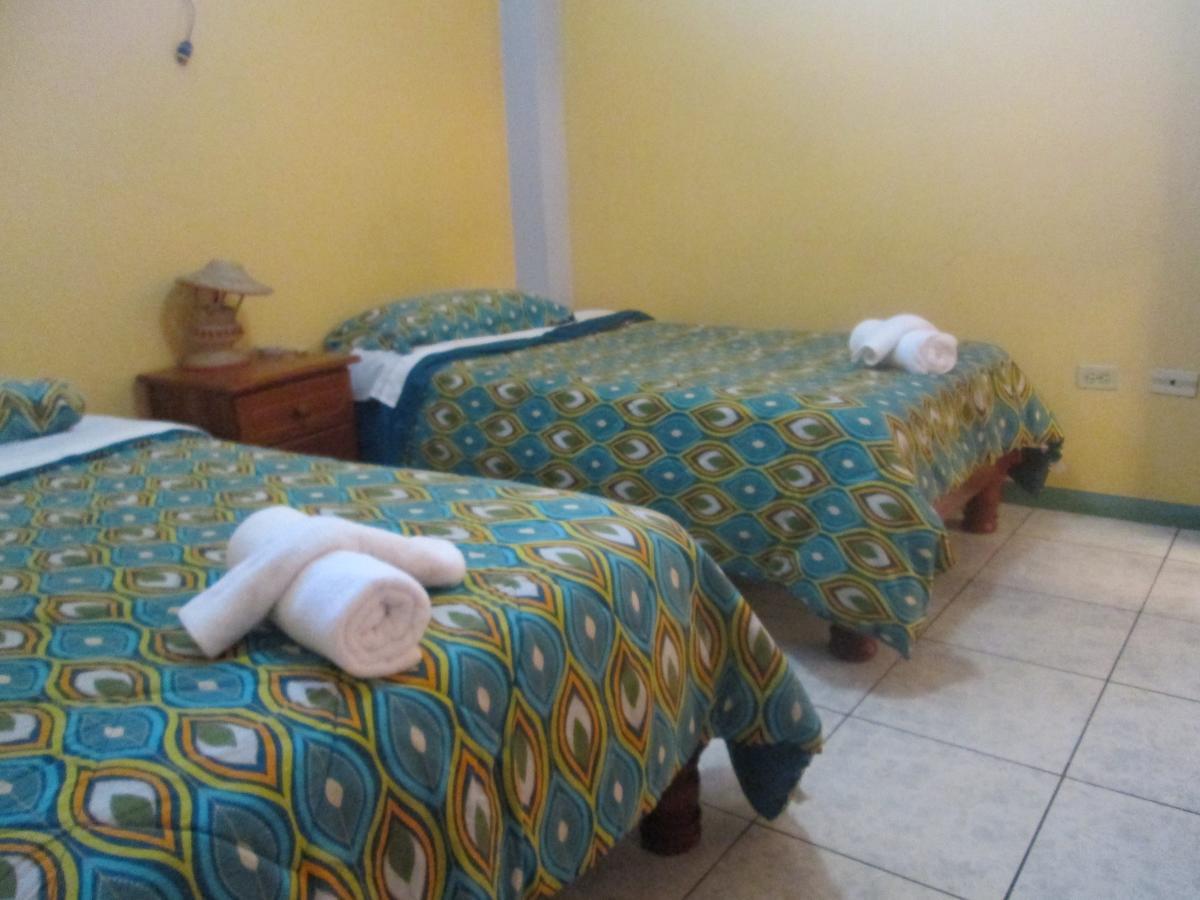 Hostal Leon Dormido Puerto Baquerizo Moreno Buitenkant foto