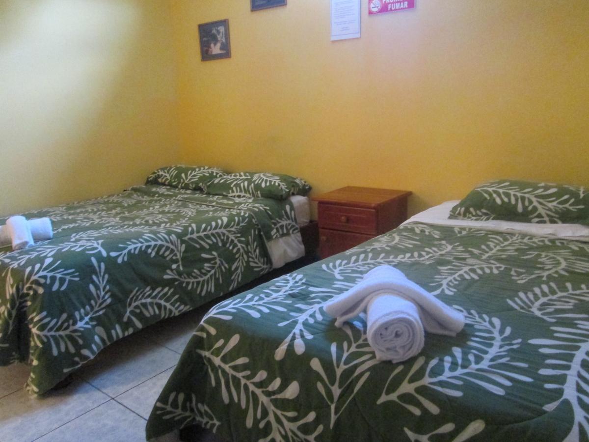 Hostal Leon Dormido Puerto Baquerizo Moreno Buitenkant foto