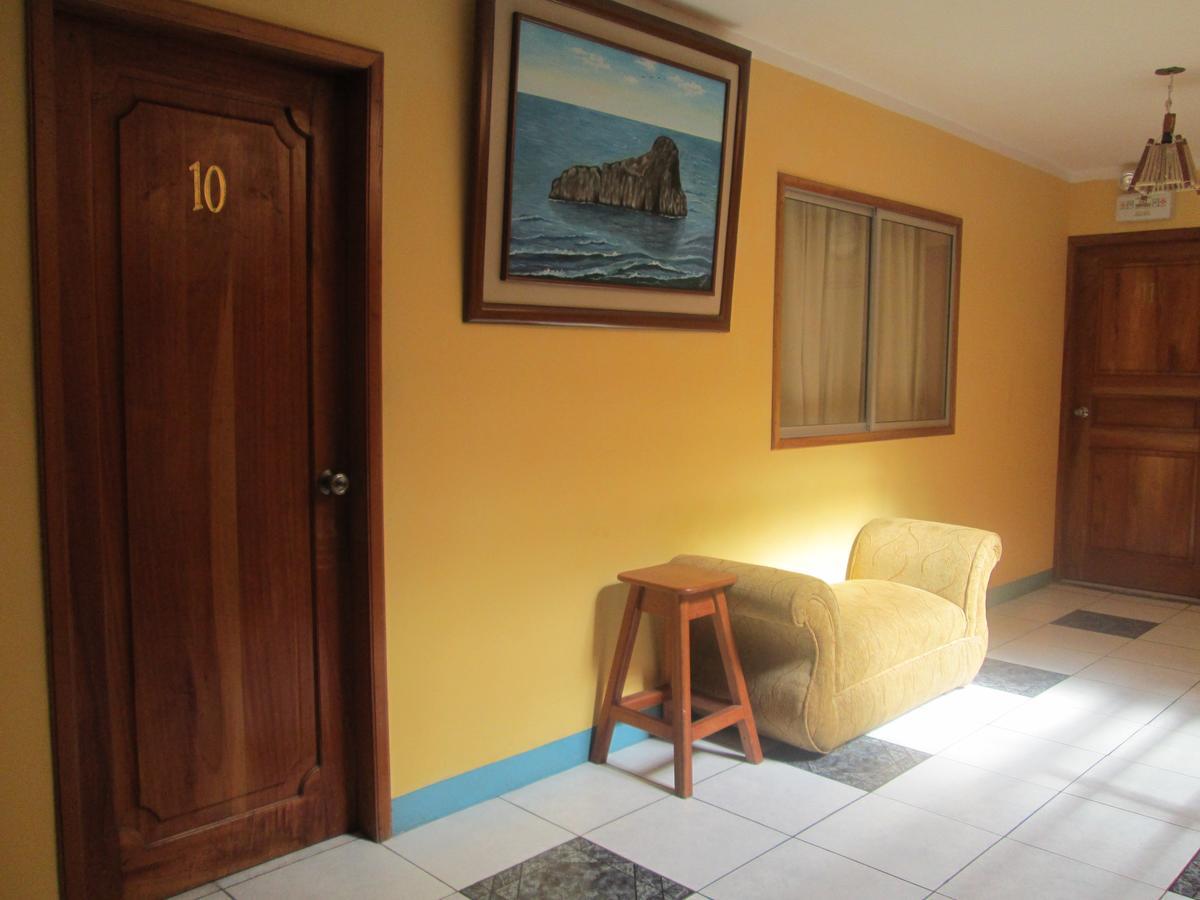 Hostal Leon Dormido Puerto Baquerizo Moreno Buitenkant foto