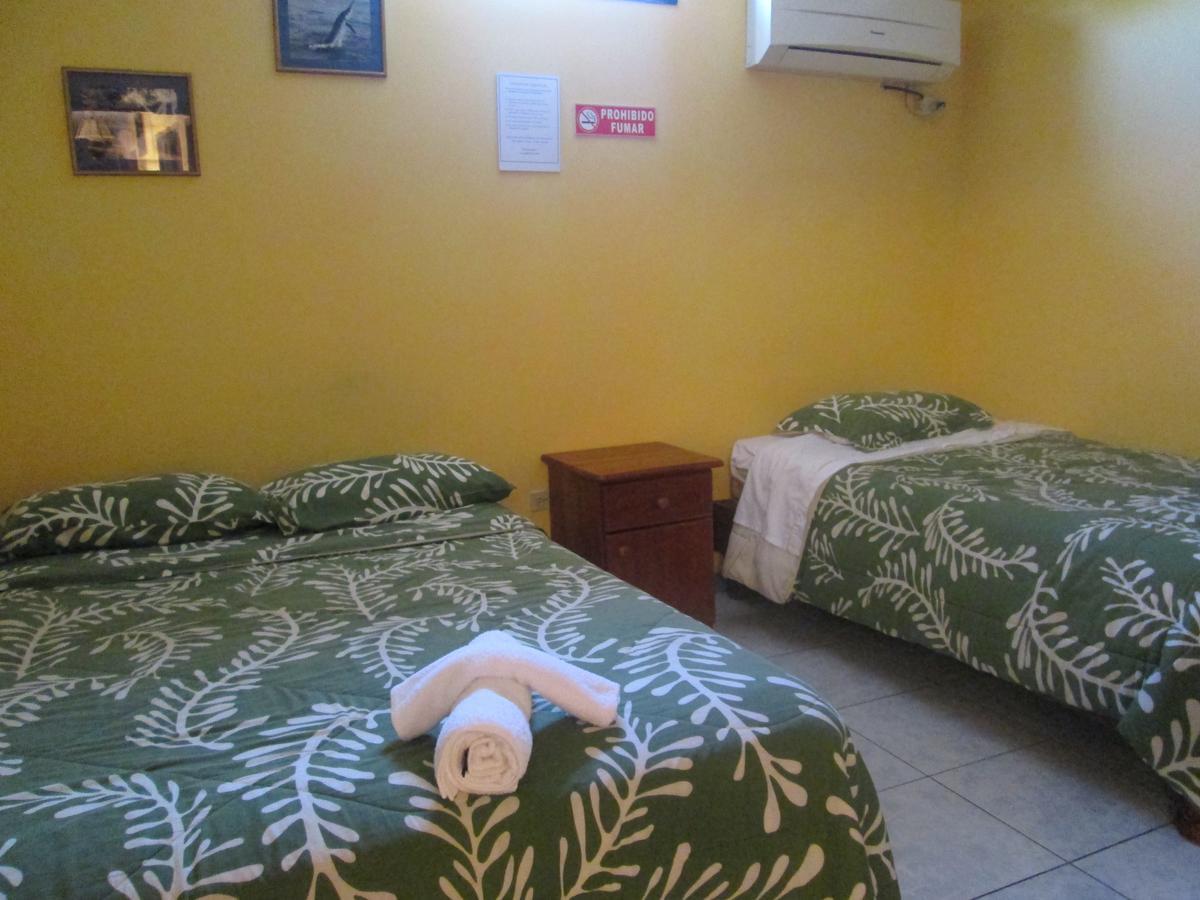 Hostal Leon Dormido Puerto Baquerizo Moreno Buitenkant foto