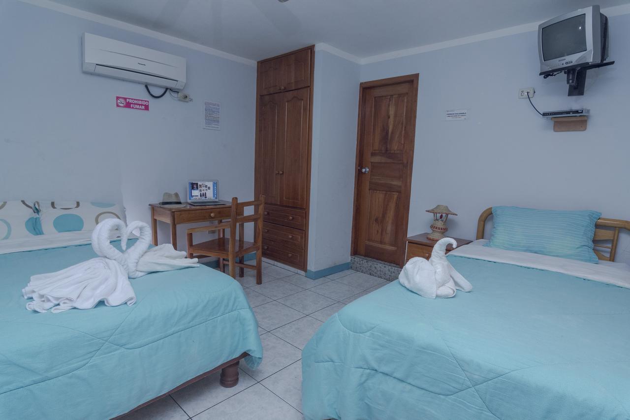 Hostal Leon Dormido Puerto Baquerizo Moreno Buitenkant foto
