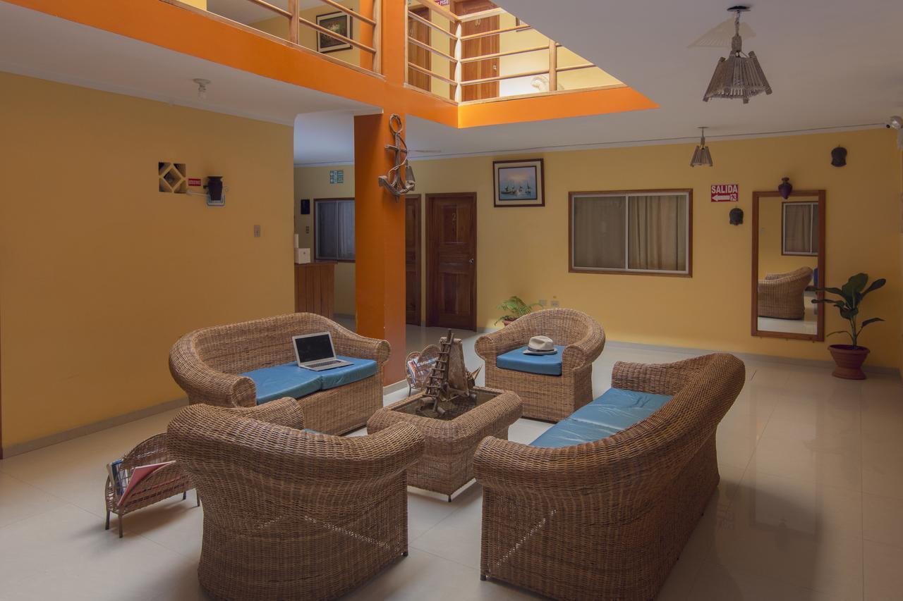 Hostal Leon Dormido Puerto Baquerizo Moreno Buitenkant foto