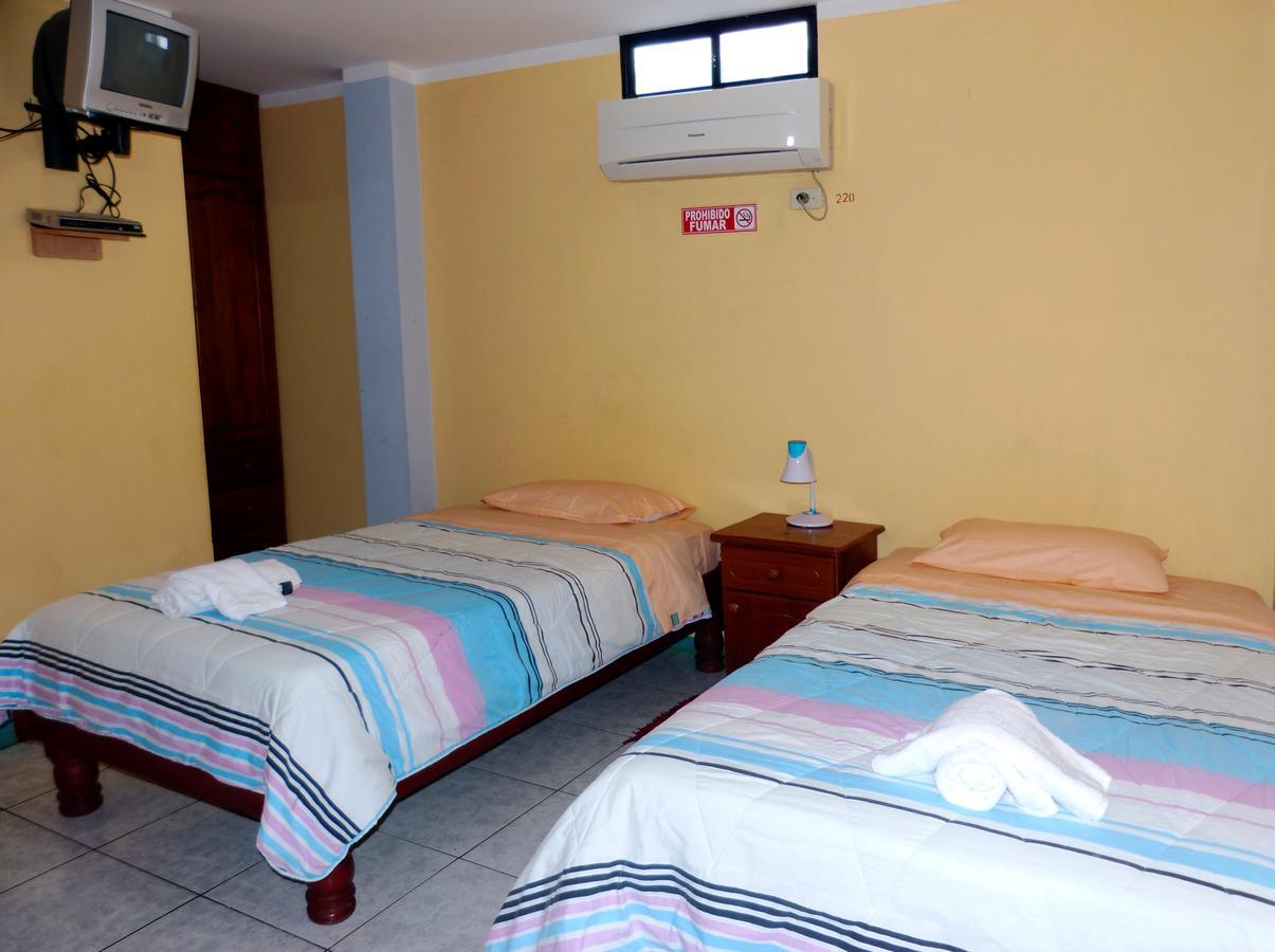 Hostal Leon Dormido Puerto Baquerizo Moreno Buitenkant foto