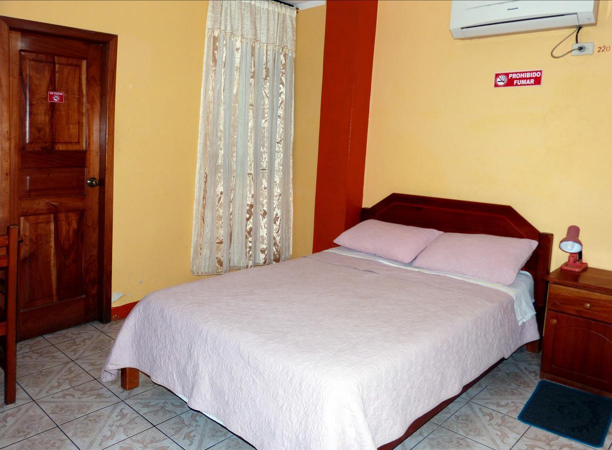 Hostal Leon Dormido Puerto Baquerizo Moreno Buitenkant foto